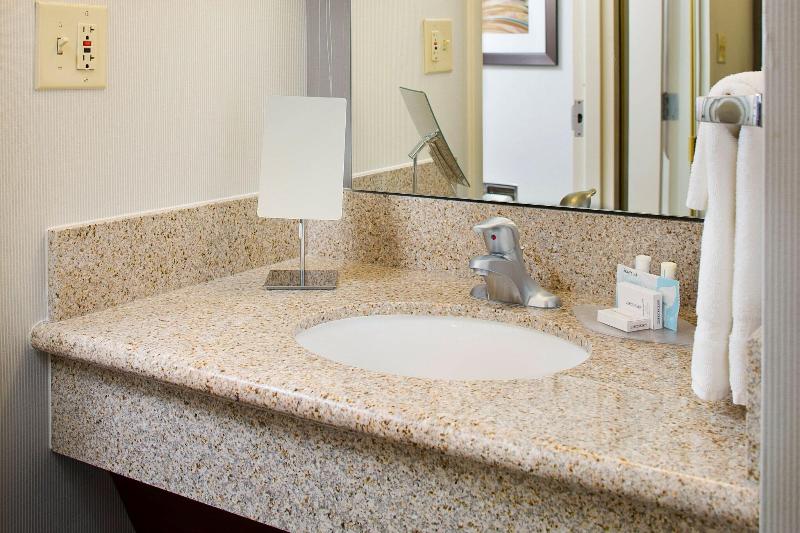 Люкс Кровать Кинг, Courtyard By Marriott Richmond Airport
