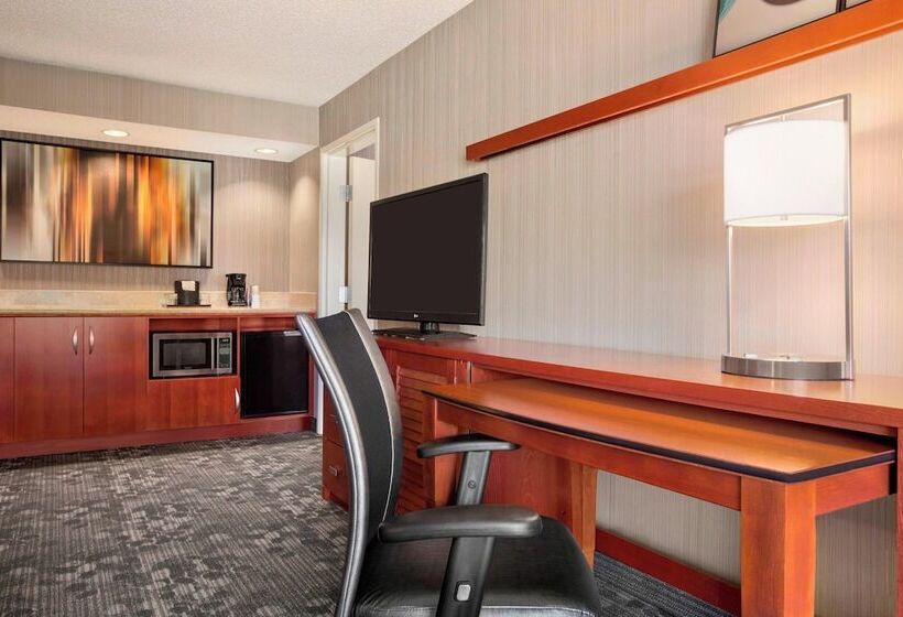 Lakosztály Erkéllyel, Courtyard By Marriott Springfield
