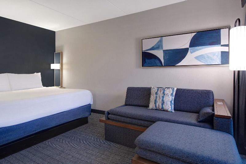 Стандартный Номер Кровать Кинг, Courtyard By Marriott State College