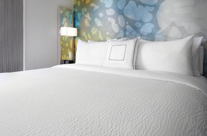Стандартный Номер Кровать Кинг, Courtyard By Marriott State College