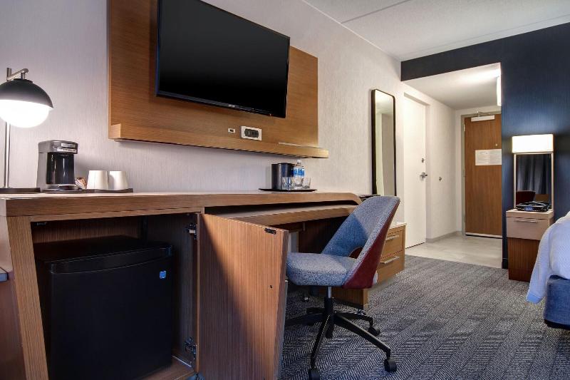 Стандартный Номер Кровать Кинг, Courtyard By Marriott State College