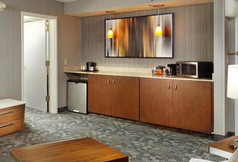 Номер Премиум, Courtyard By Marriott State College