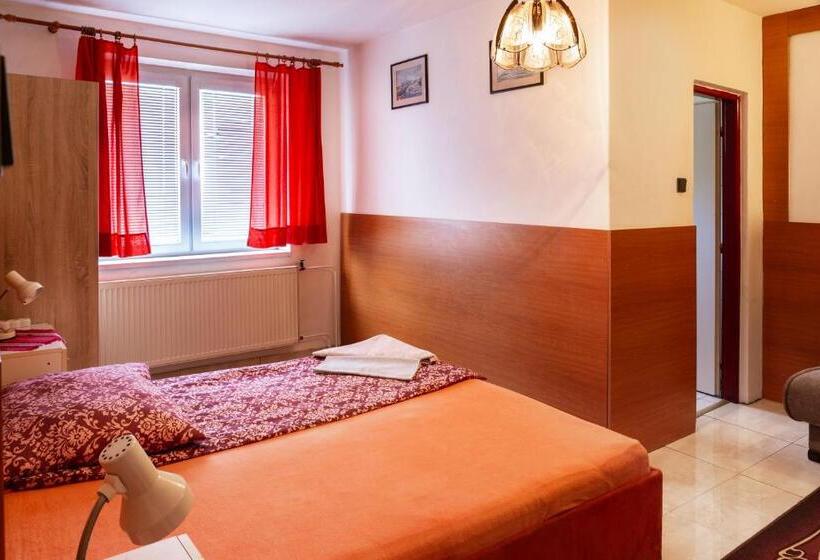 Quarto Estandar, Penzión Rozália