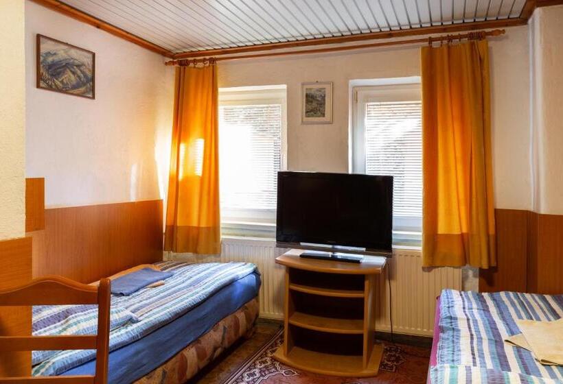 Quarto Triplo Estandar, Penzión Rozália