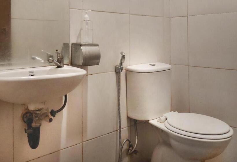 Номер Deluxe, Urbanview Os Residence Medan By Reddoorz