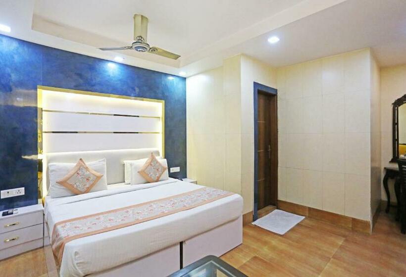 带大床的高级房间, Preet Palace  5 Mints Walk From Nizamuddin Railway Station