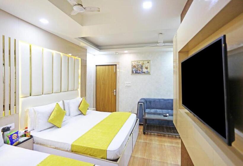 エクゼクティブトリプル, Preet Palace  5 Mints Walk From Nizamuddin Railway Station