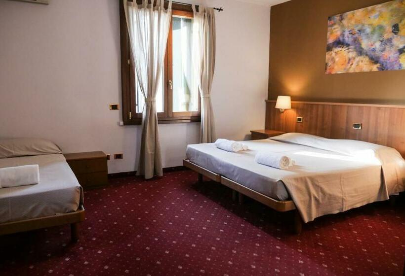 Номер Стандарт Трехместный, Villanova
