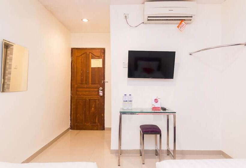 Quarto Deluxe, Oyo 1635 New Star