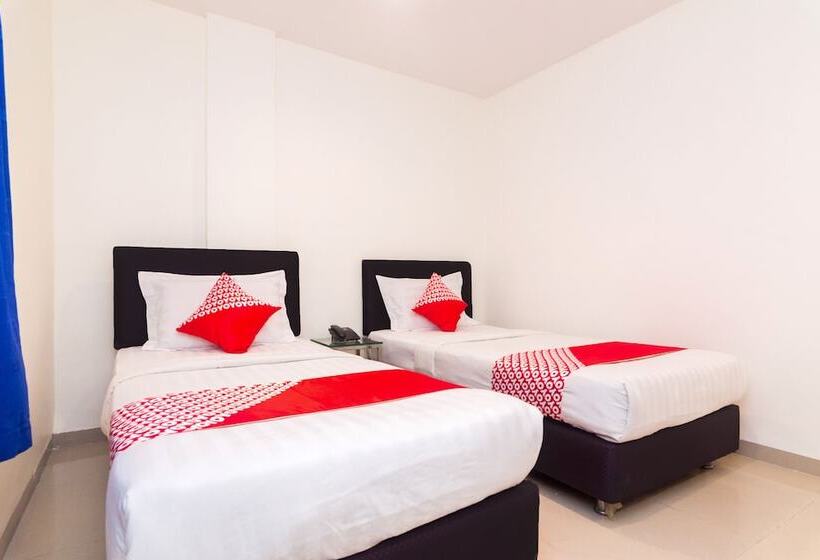 Quarto Deluxe, Oyo 1635 New Star