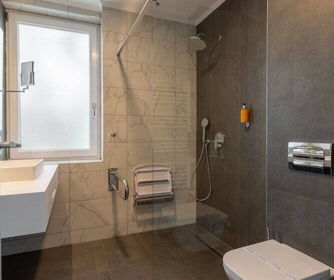 스탠다드 스튜디오, Bach Apartments