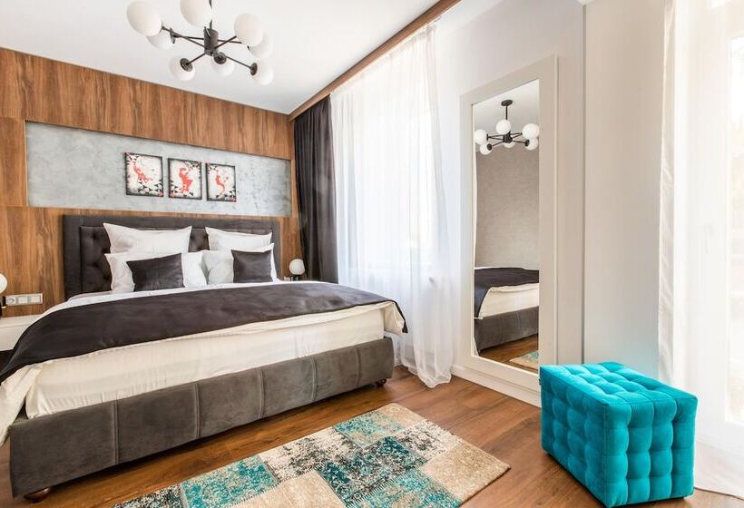 스탠다드 스튜디오, Bach Apartments