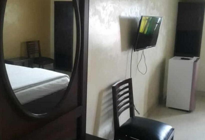 Quarto Estandar, Reddoorz Brand Man12045 Reddoorz Near Megamall Manado