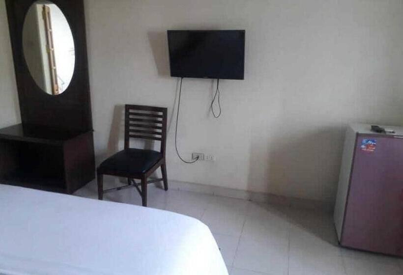 חדר סטנדרט, Reddoorz Brand Man12045 Reddoorz Near Megamall Manado