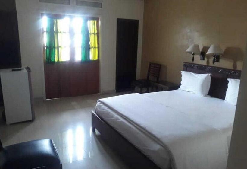 חדר סטנדרט, Reddoorz Brand Man12045 Reddoorz Near Megamall Manado