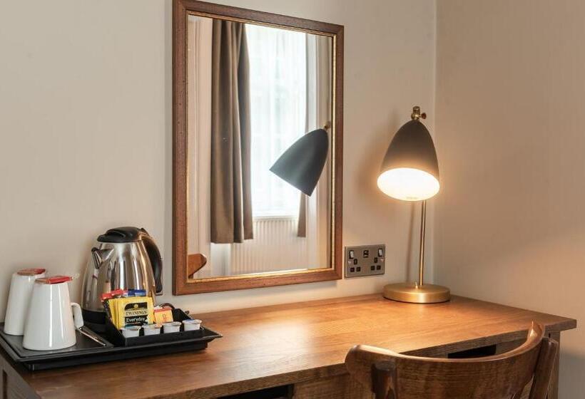 اتاق خانوادگی, The Hawes Inn By Innkeeper S Collection