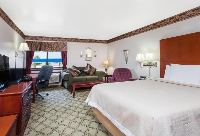 Люкс, Days Inn By Wyndham Dyersburg