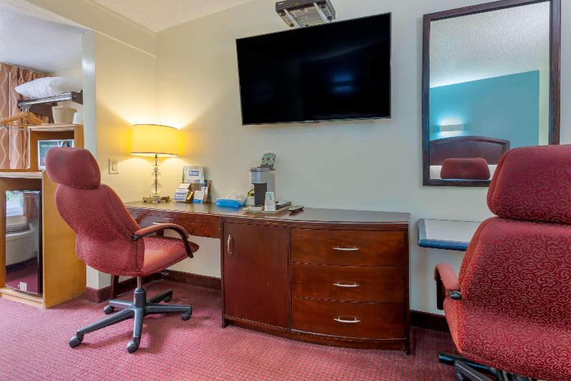 Четырехместный Номер Стандарт, Rodeway Inn & Suites New Paltz  Hudson Valley
