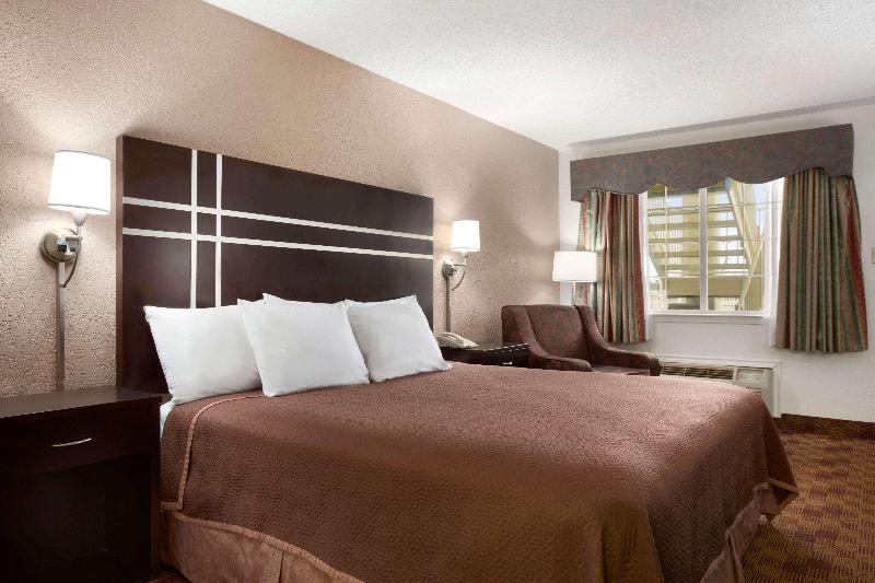 带大床的标准间, Travelodge By Wyndham Killeen/fort Hood