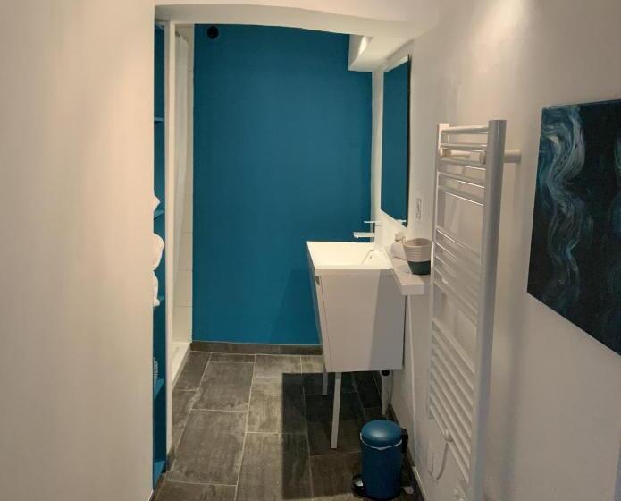 اتاق استاندارد چهار تخته, In Situ B&b