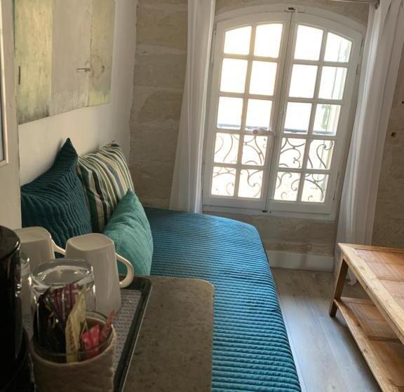 اتاق استاندارد چهار تخته, In Situ B&b