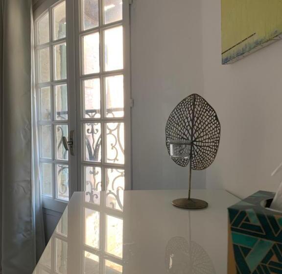 اتاق استاندارد چهار تخته, In Situ B&b