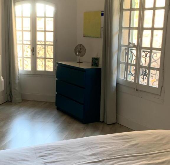 اتاق استاندارد چهار تخته, In Situ B&b
