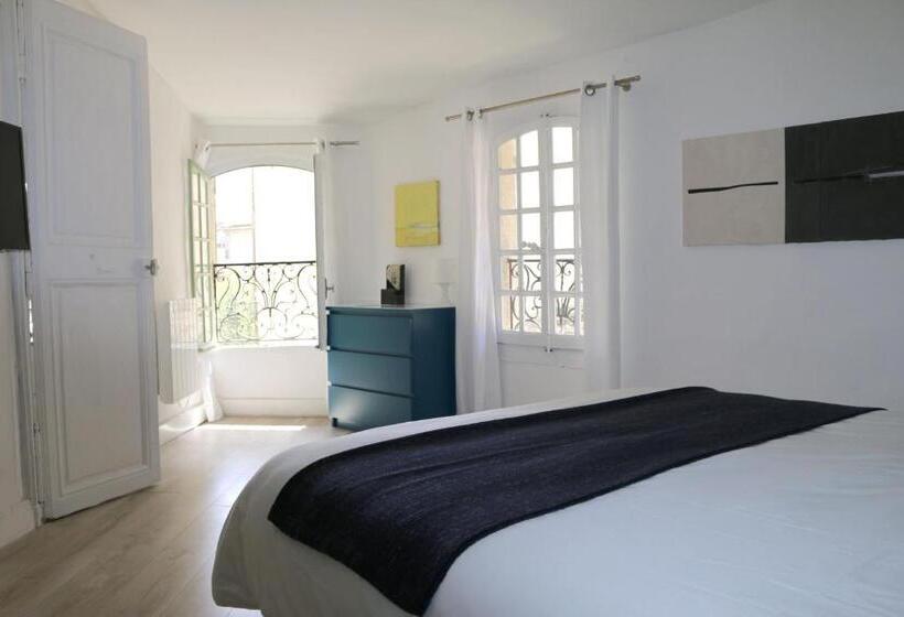 اتاق استاندارد چهار تخته, In Situ B&b