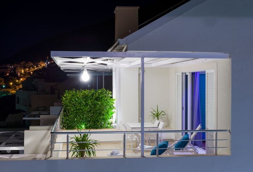 2 Bedroom Deluxe Apartment Sea View, Apartments Villa Azzurra Bol