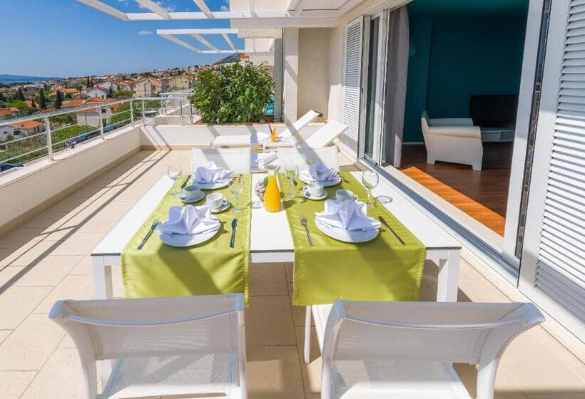 2 Bedroom Deluxe Apartment Sea View, Apartments Villa Azzurra Bol