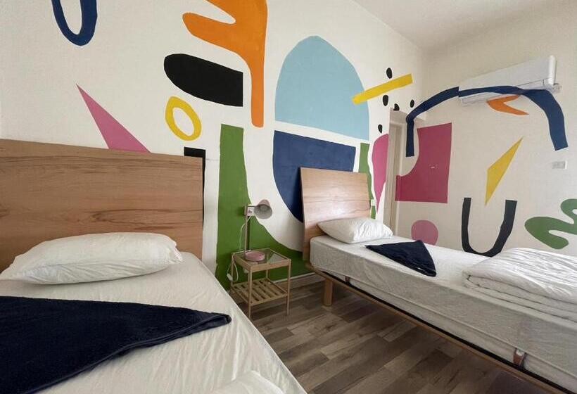 اتاق استاندارد سه نفره, Battuta Hostel