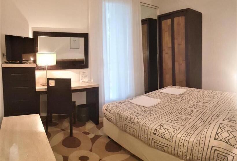 اتاق استاندارد با چشم‌انداز دریا, Grande Albergo Marin
