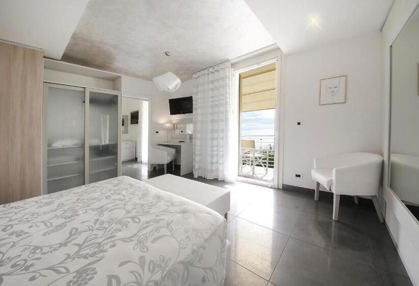 Triple Room Sea View, Grande Albergo Marin