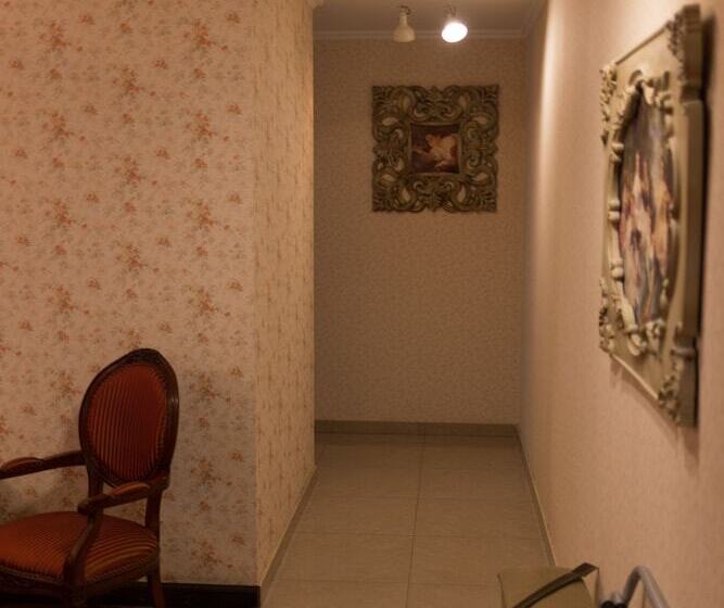 패밀리 룸, Rasslabonov Country Home