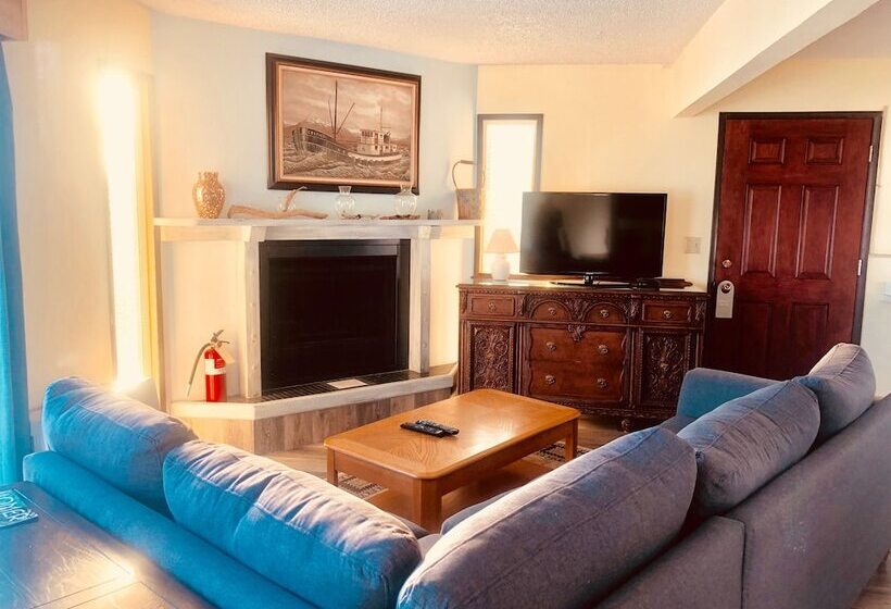 带2个卧室的套房, Driftwood Inn