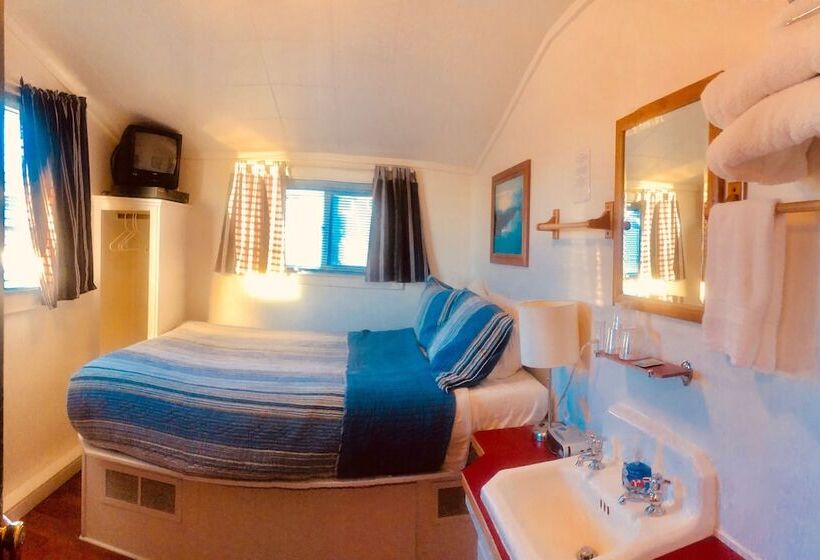 标准间, Driftwood Inn