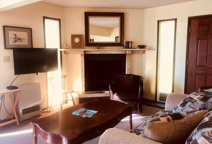 스위트, Driftwood Inn