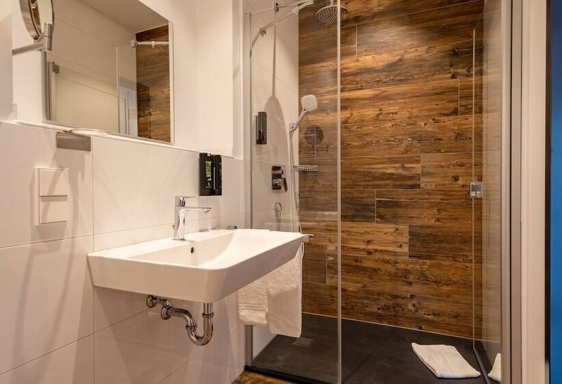 Quarto Superior, Coucou Hotel & Kuckucks Stube