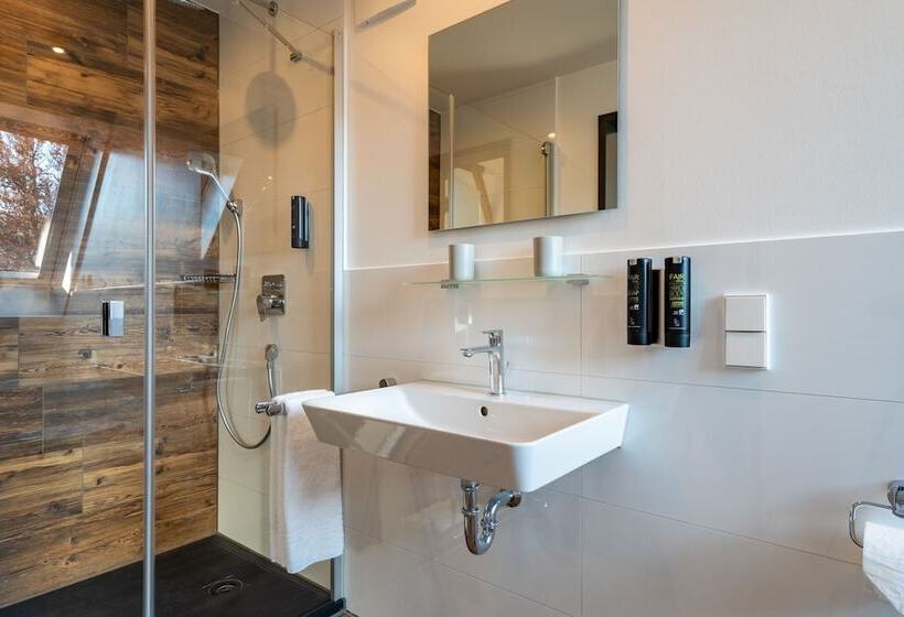 Quarto Estandar, Coucou Hotel & Kuckucks Stube