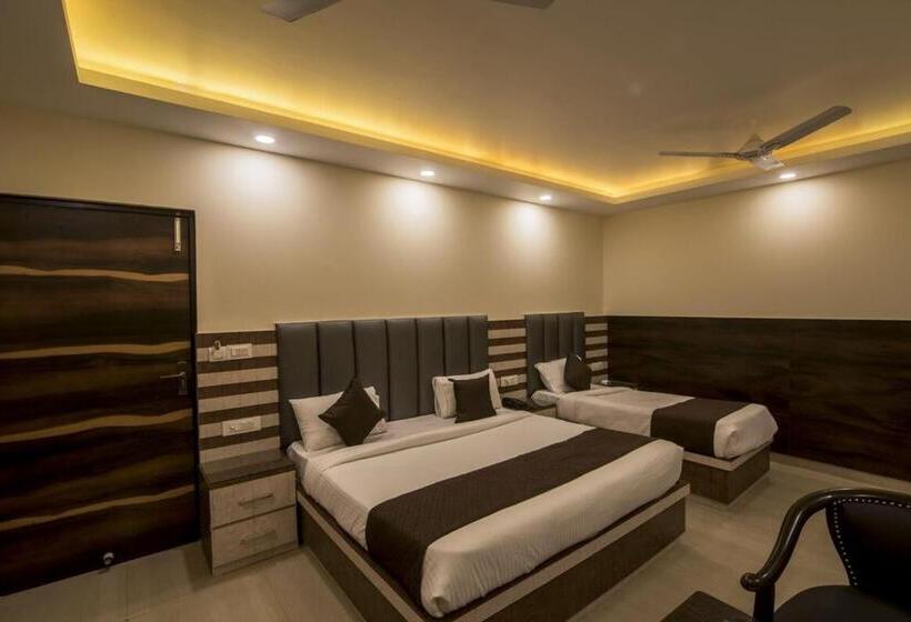 اتاق لوکس سه تخته, Mahajan International, Delhi Airport
