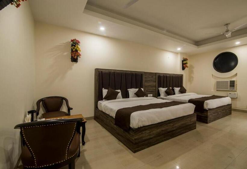اتاق لوکس سه تخته, Mahajan International, Delhi Airport