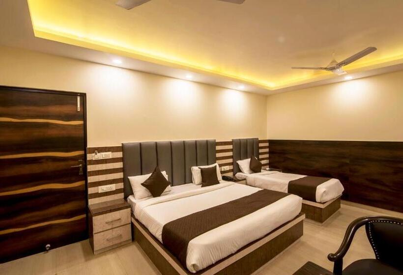 اتاق لوکس سه تخته, Mahajan International, Delhi Airport