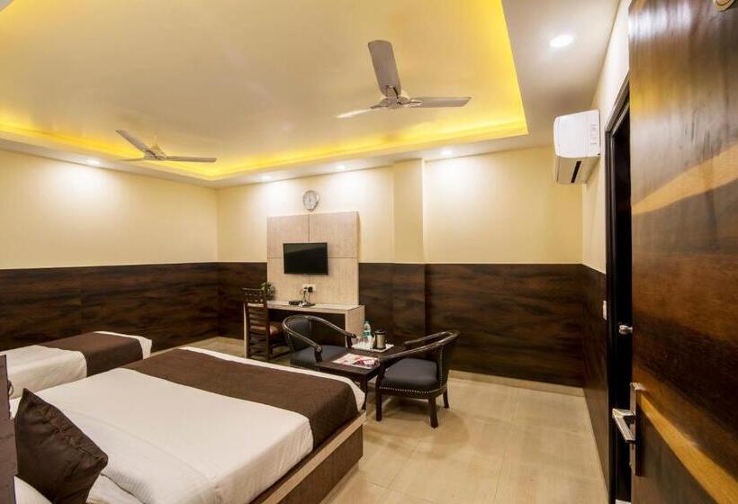 اتاق لوکس سه تخته, Mahajan International, Delhi Airport