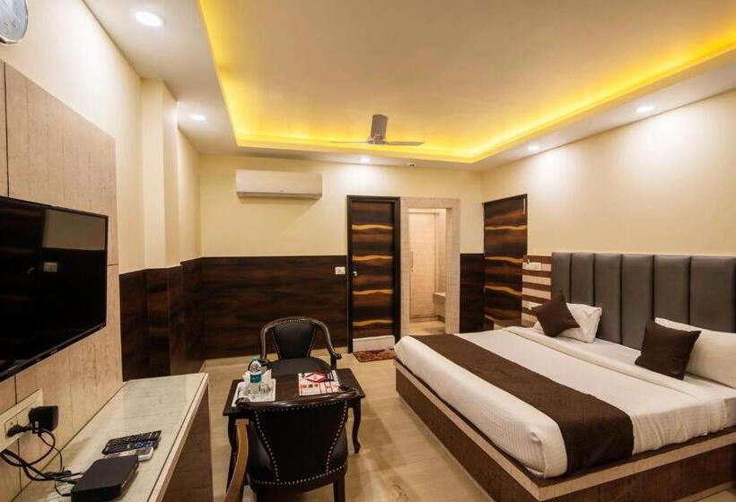 اتاق لوکس سه تخته, Mahajan International, Delhi Airport