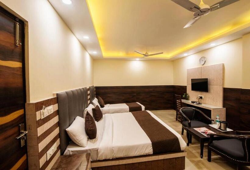 اتاق لوکس سه تخته, Mahajan International, Delhi Airport