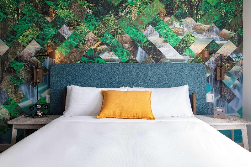 Полулюкс Кровать Кинг, Canvas Moncton, Tapestry Collection By Hilton