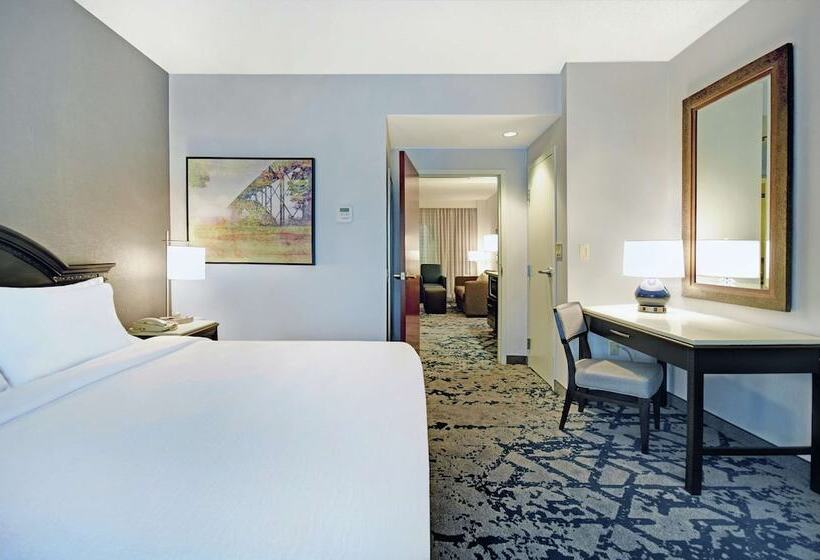جناح, Embassy Suites Charleston