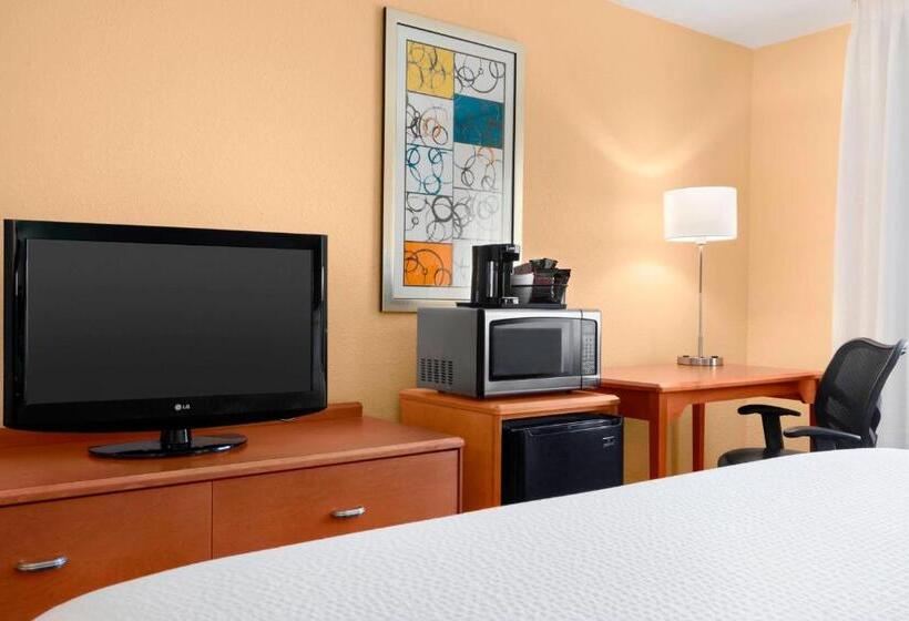 اتاق استاندارد با تخت بزرگ برای معلولان, Dubuque Inn & Suites