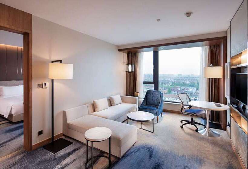 Люкс Deluxe Кровать Кинг, Conrad Hangzhou Tonglu