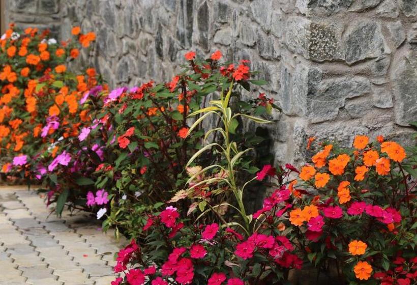 اتاق لوکس با تخت بزرگ, Lilara Hills   Diyatalawa